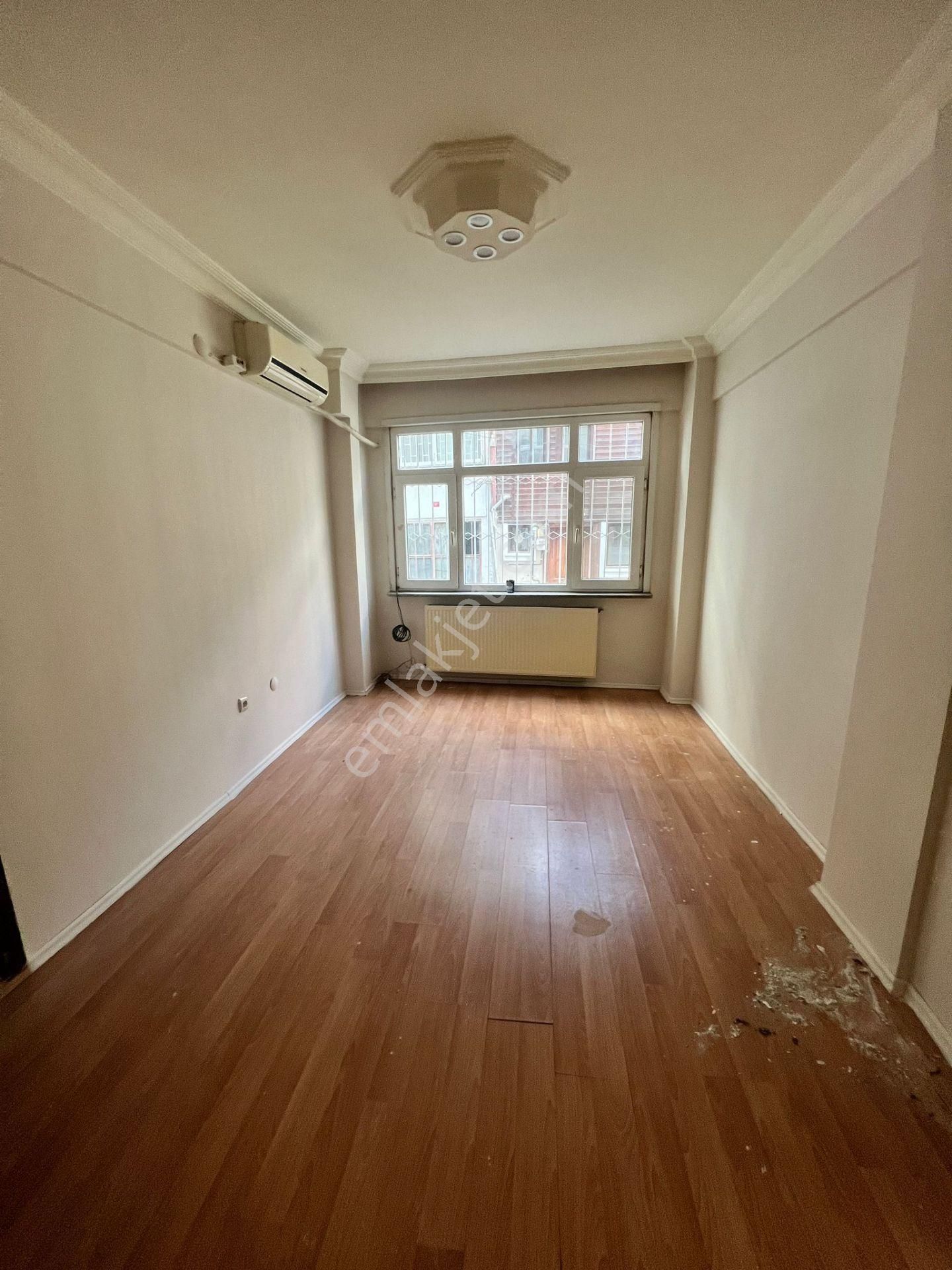 Akşenden Fatih Çapa Yayla Caddesinde 1+1 Köşe Yüksek Giriş Kiralık Daire