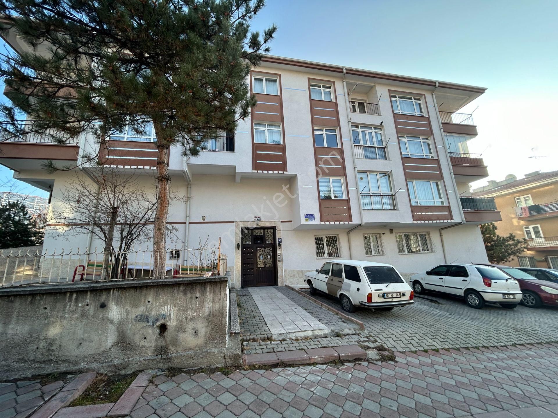 3+1 Merkezi Konumda Çift Balkonlu En Üst Kat Üç Cepheli Daire