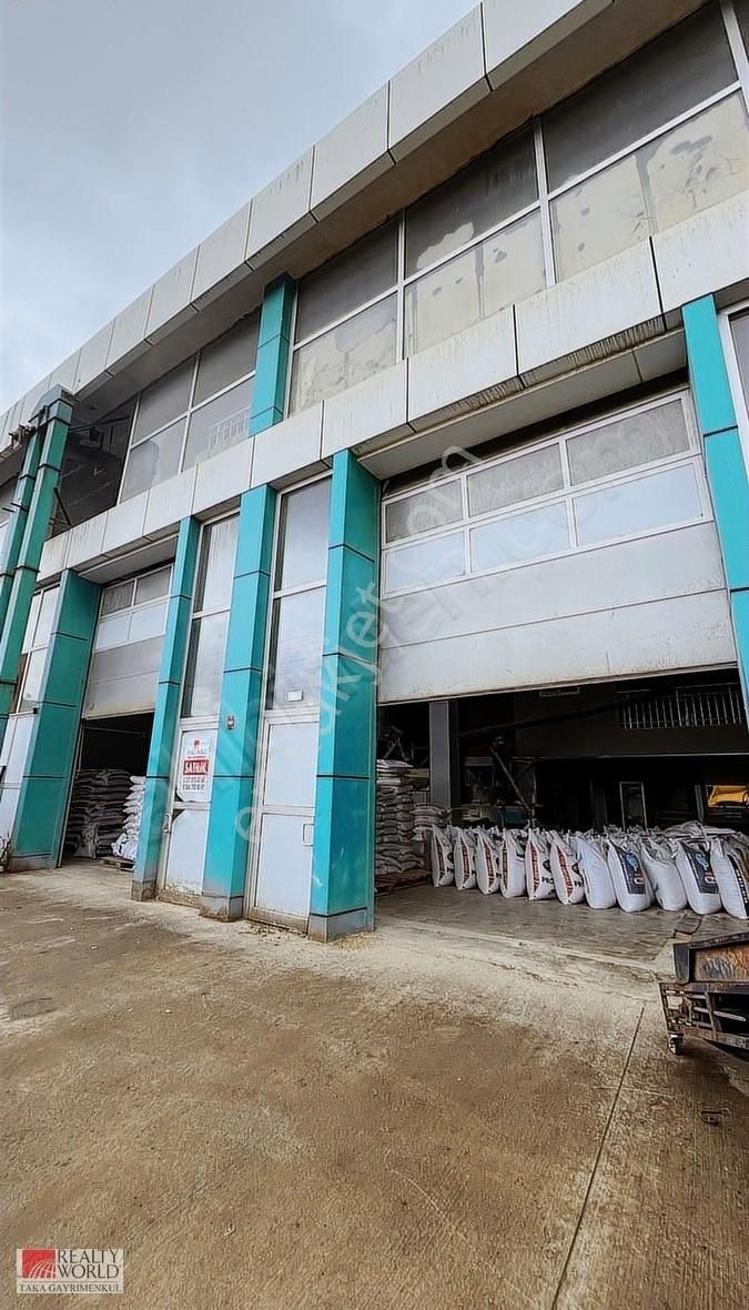 Rw Taka'dan Araklı Sanayi Sitesinde Satılık 3 Katlı Dükkan