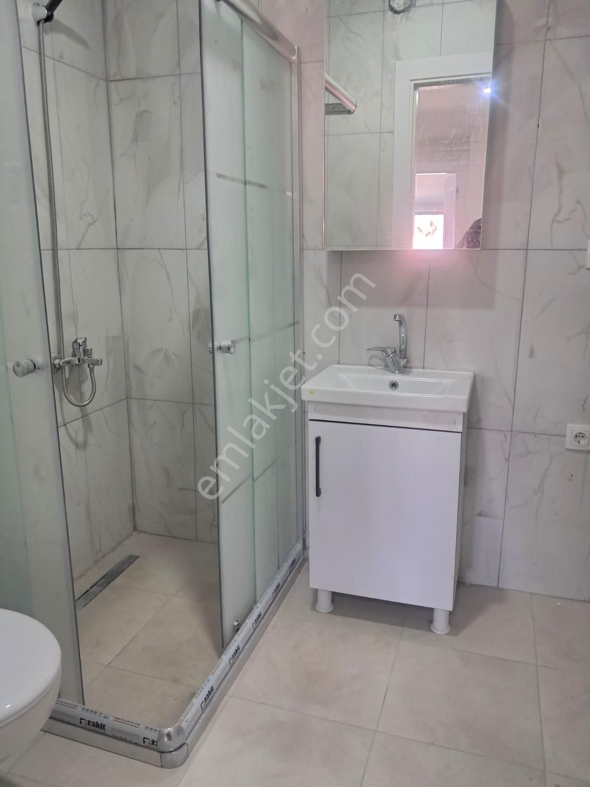 Gazi Mahallesinde Şenol Caddesi Saraya Yakın Yenilenmış Bina Satılık - Görsel 7