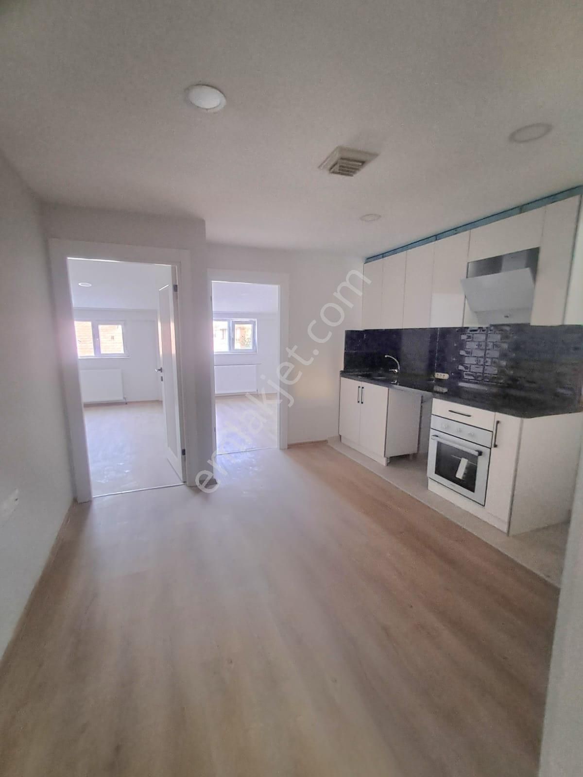 Gazi Mahallesinde Şenol Caddesi Saraya Yakın Yenilenmış Bina Satılık - Görsel 13