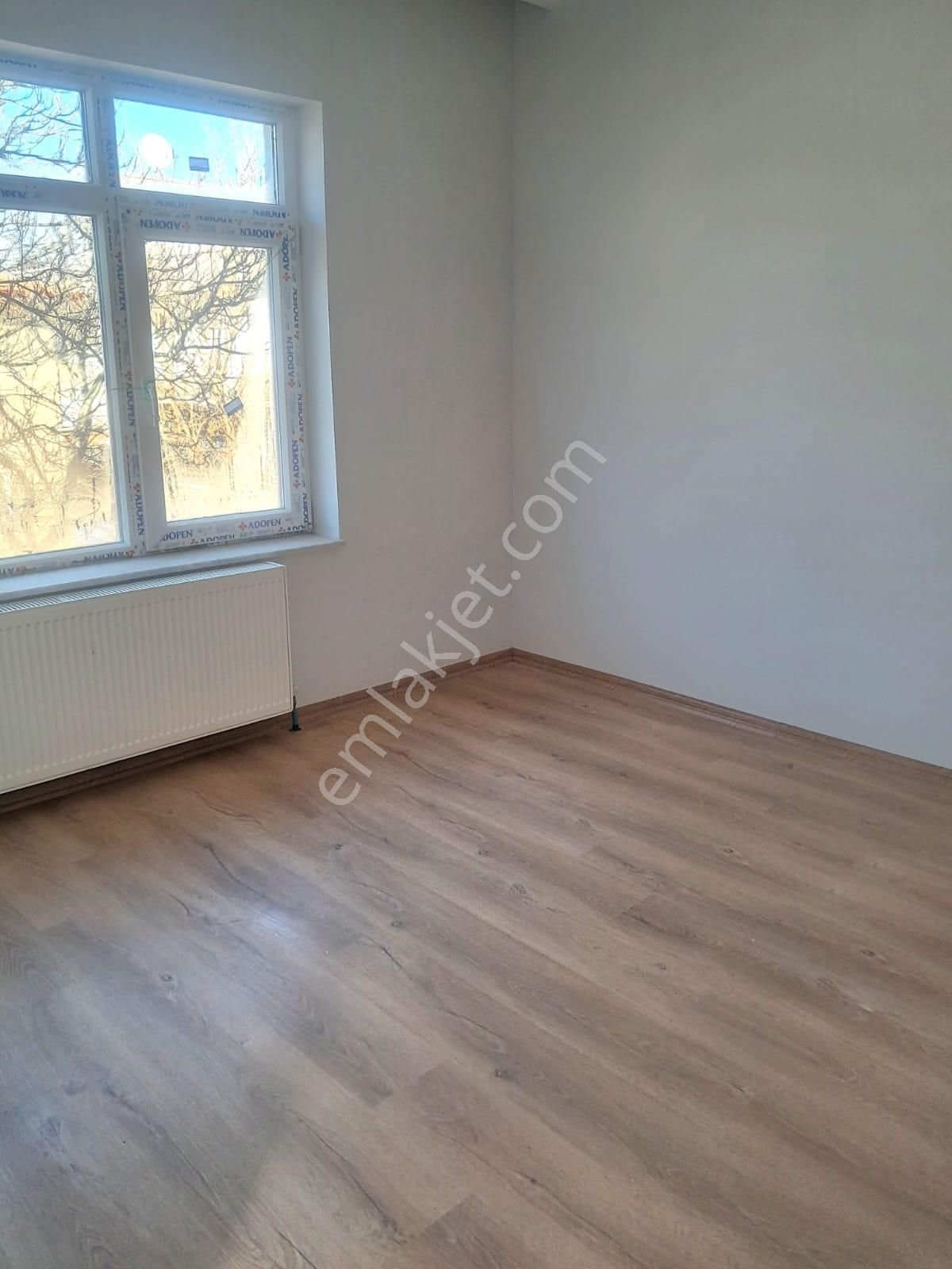 Gazi Mahallesinde Şenol Caddesi Saraya Yakın Yenilenmış Bina Satılık - Görsel 21