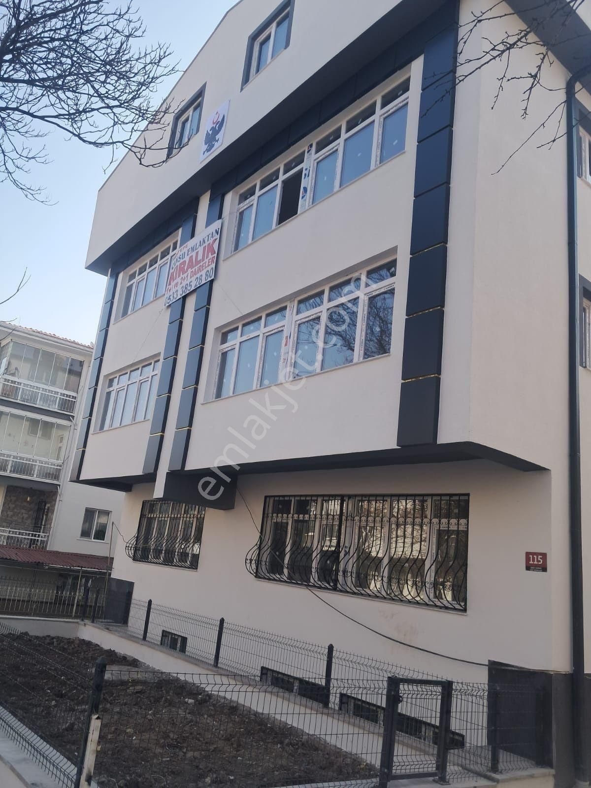 Gazi Mahallesinde Şenol Caddesi Saraya Yakın Yenilenmış Bina Satılık - Görsel 22