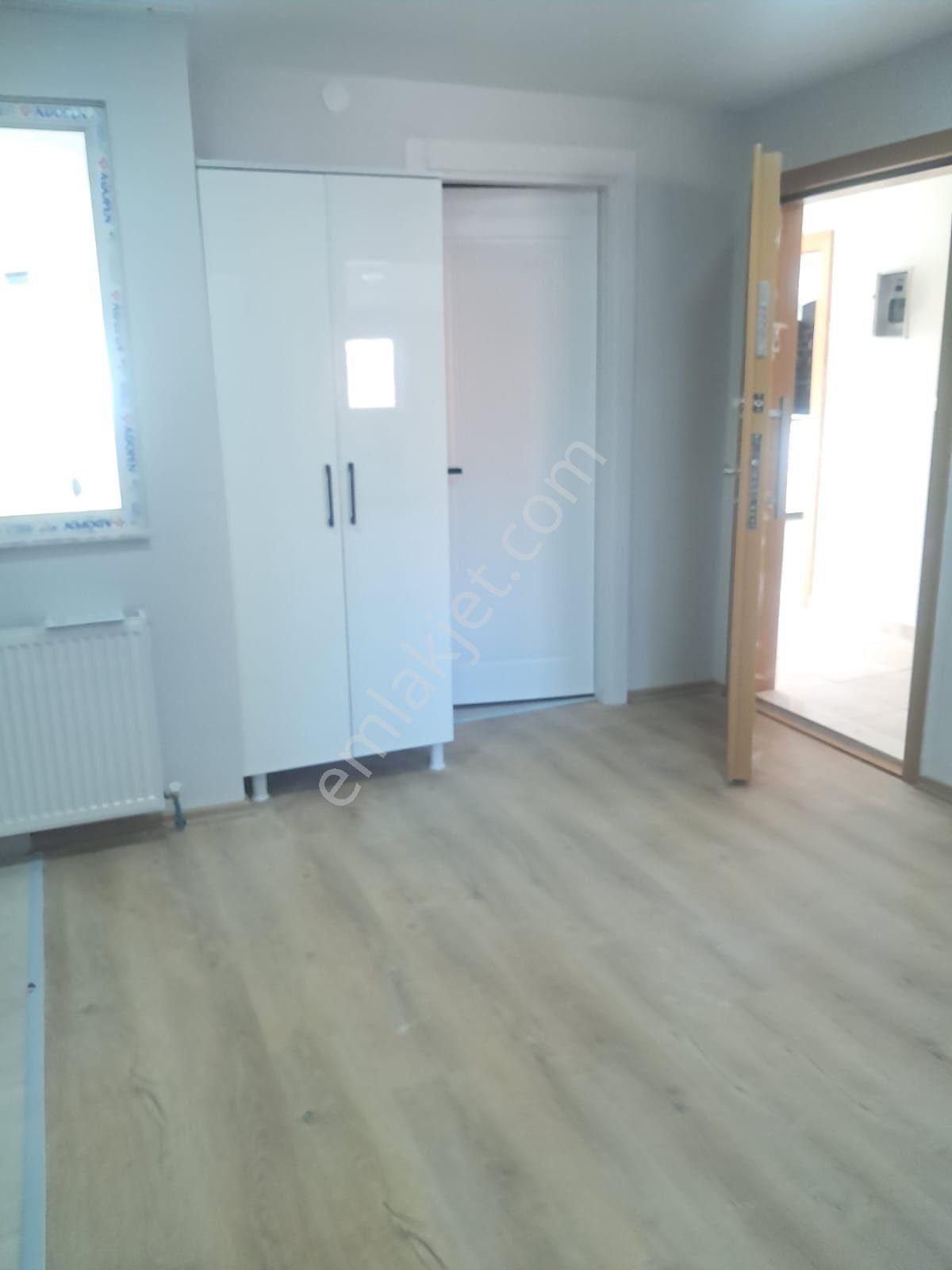 Gazi Mahallesinde Şenol Caddesi Saraya Yakın Yenilenmış Bina Satılık - Görsel 5