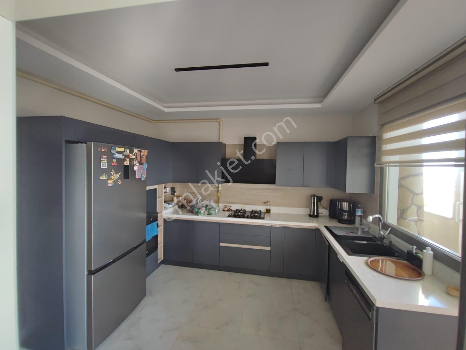 Eski Mezitlide Ultra Lüx Deniz Manzaralı 4+1 Daire