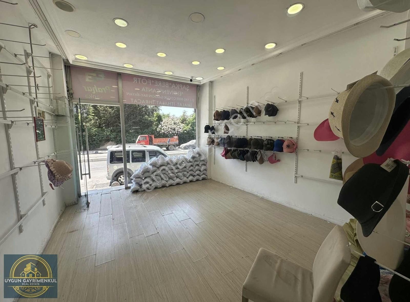 Perdeciler Çarşısında Kiralık 2 Katlı Geniş 250 M² Mağaza
