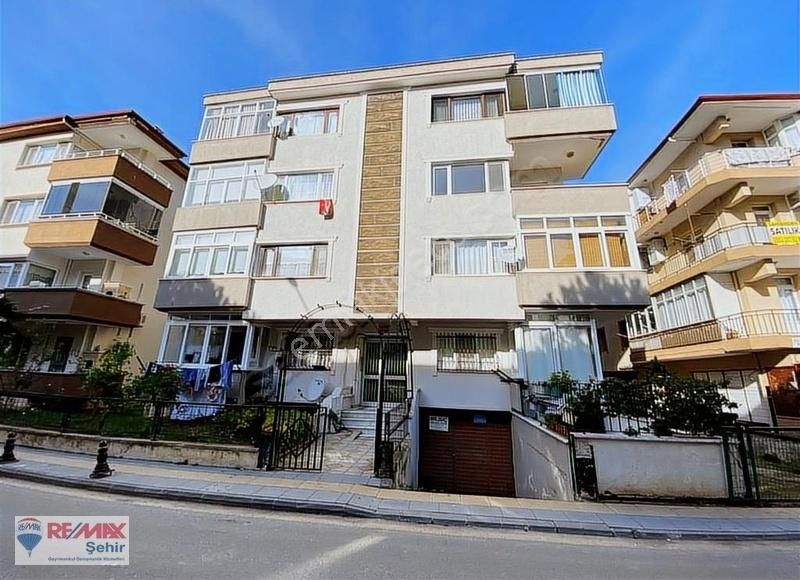 Remax Şehir'den Kaymakam Erkin Sokakta Arakat 3+1 Satılık Daire