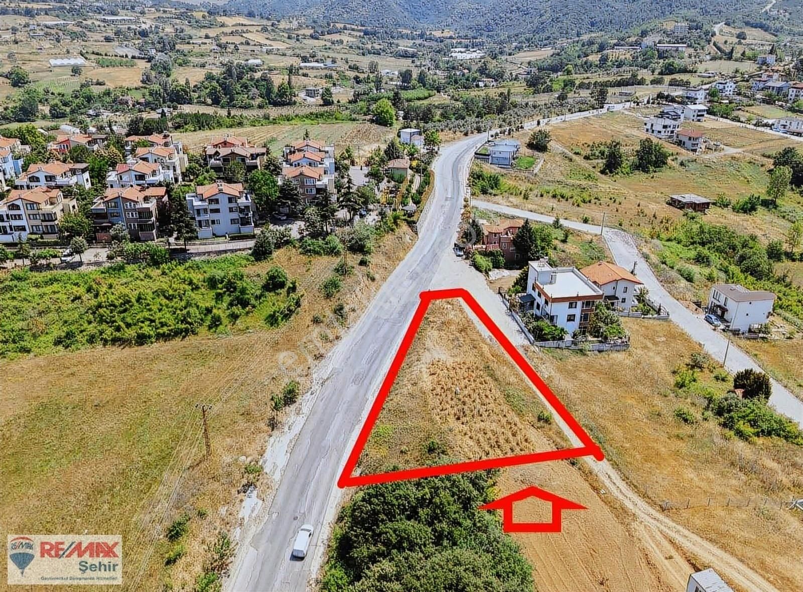 716 M2 %30 İmarlı 2 Kat Deniz Manzaralı Çift Cephe Yol Üzerinde