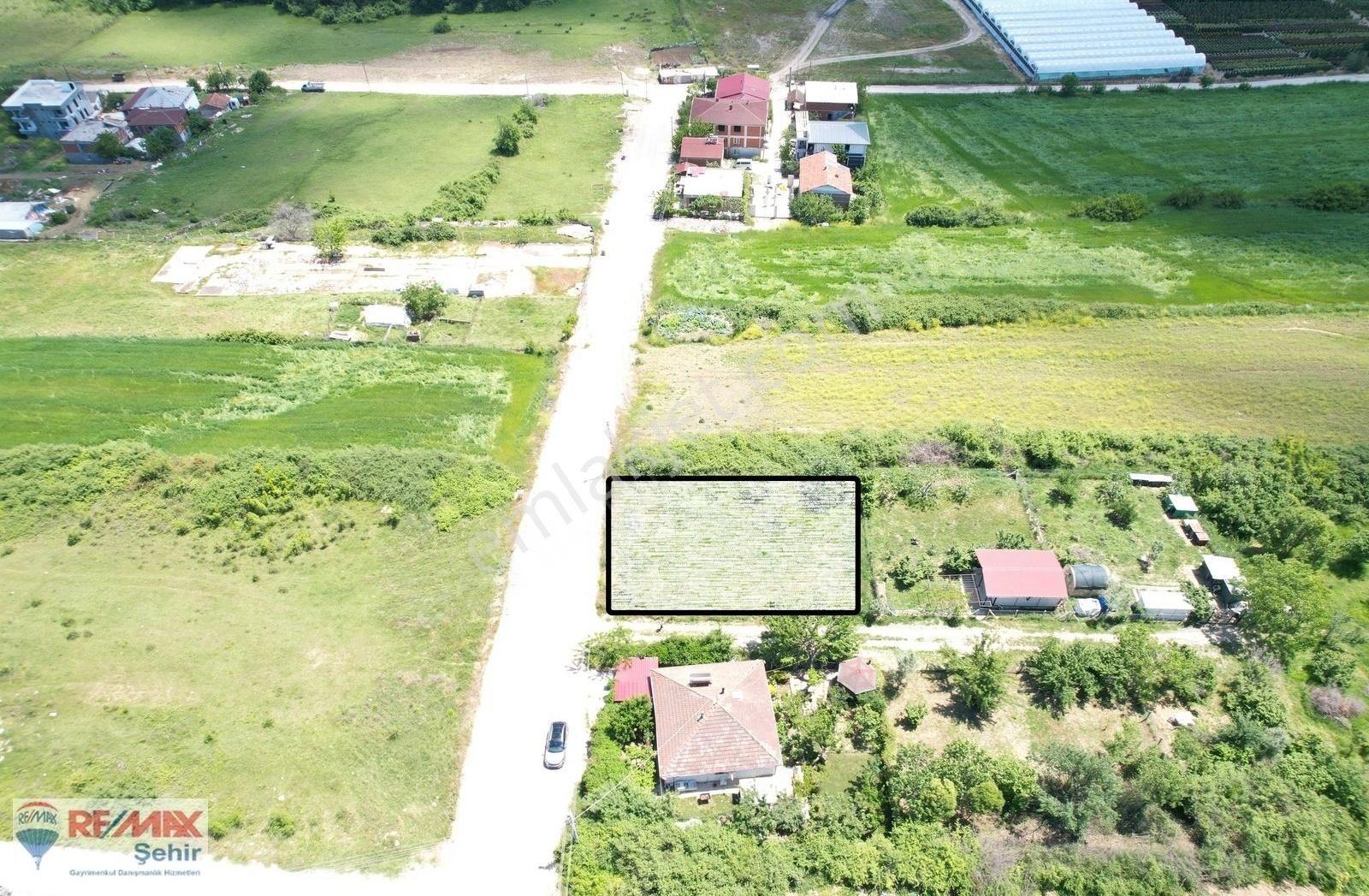 Yalova Gop Mahallesinde 600 M² Köşe Parsel