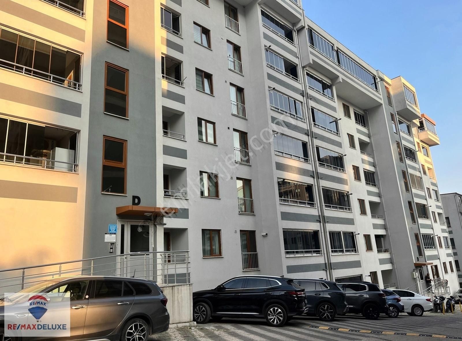 Yenikent Safir Konaklarında Kiralık Daire Eşyalı/ Eşyasız