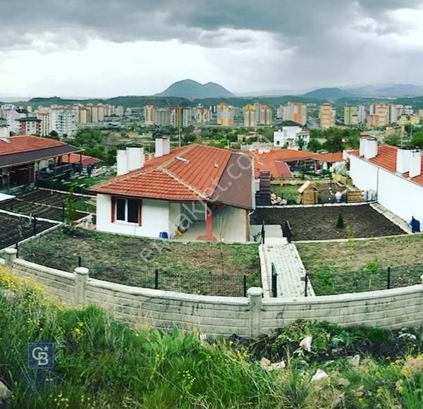 Şehrin Merkezinde Harika Konumlu Geniş Bahçesi İle Butik Villa