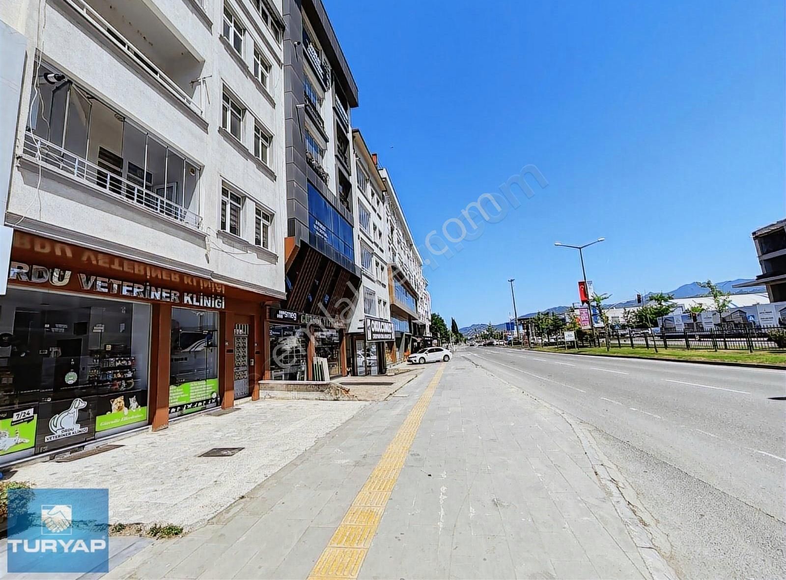 Akyazı'da Adliye Ve Afta Karşısında Satılık Ofis Dairesi
