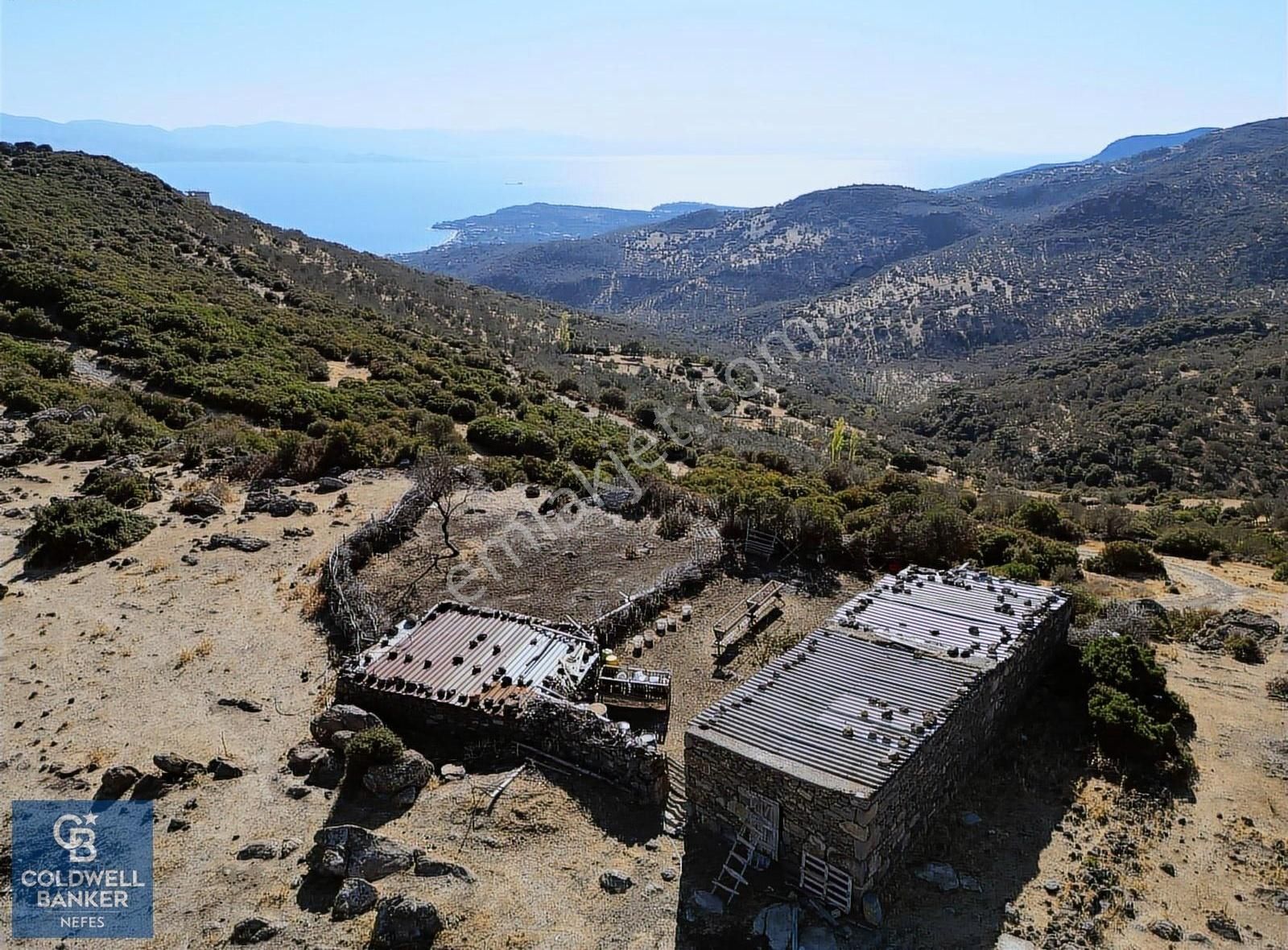Ayvacık Balabanlı'da Midilli Manzaralı Satılık Ev , Dam Ve Bahçe