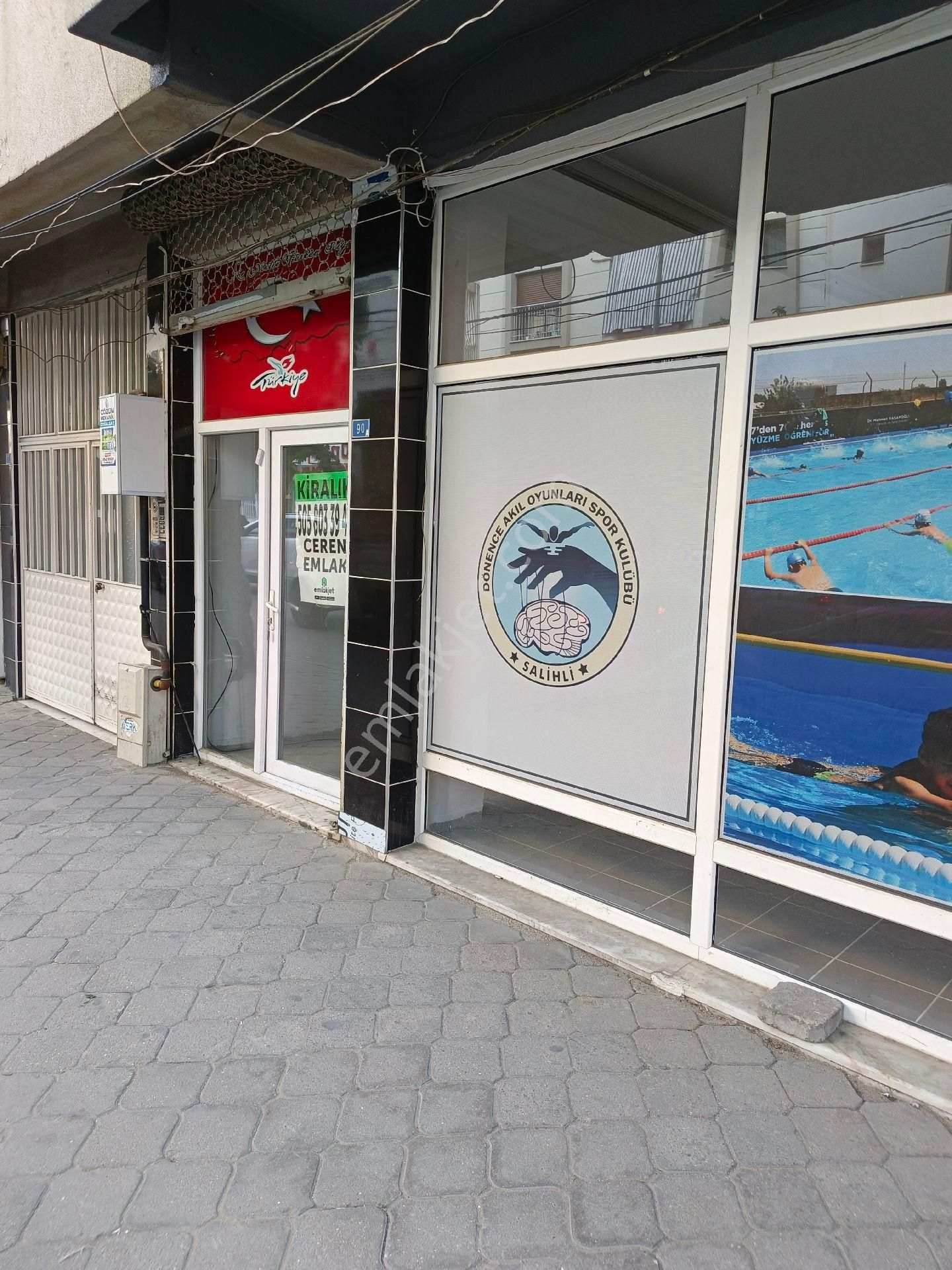 Acısu Sokak'ta Kiralık Harika Bir Mağaza