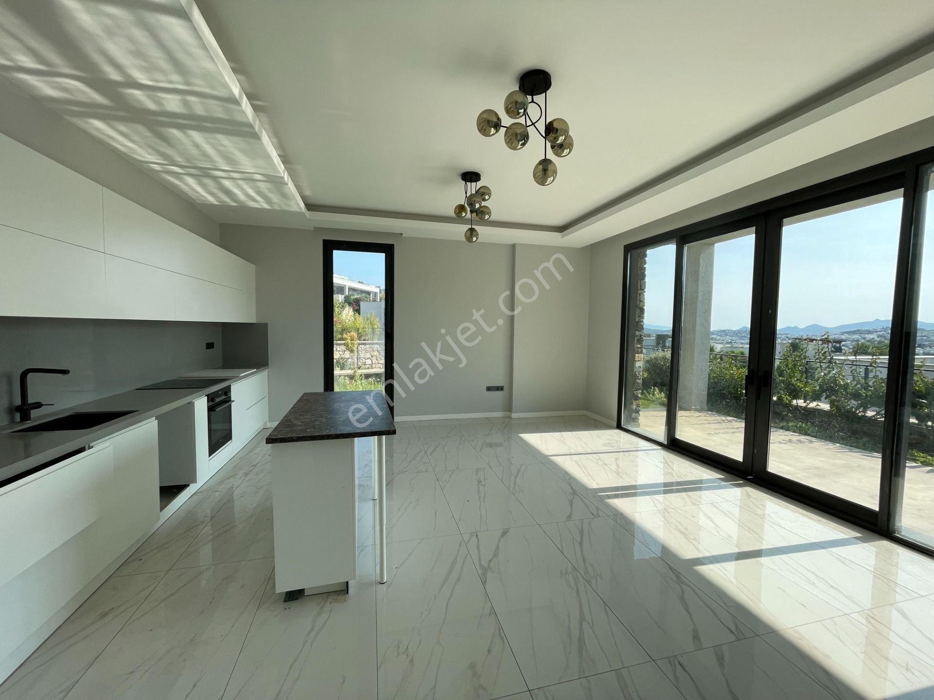 Merkezi Konumda Marinaya Yakın 3+1 Müstakil Bahçeli Villa