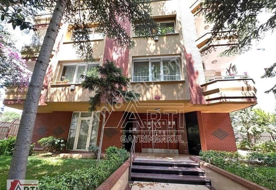 Kozyatağı Nda Yeşillikler İçinde 170m2 Geniş 4+1 Satılık