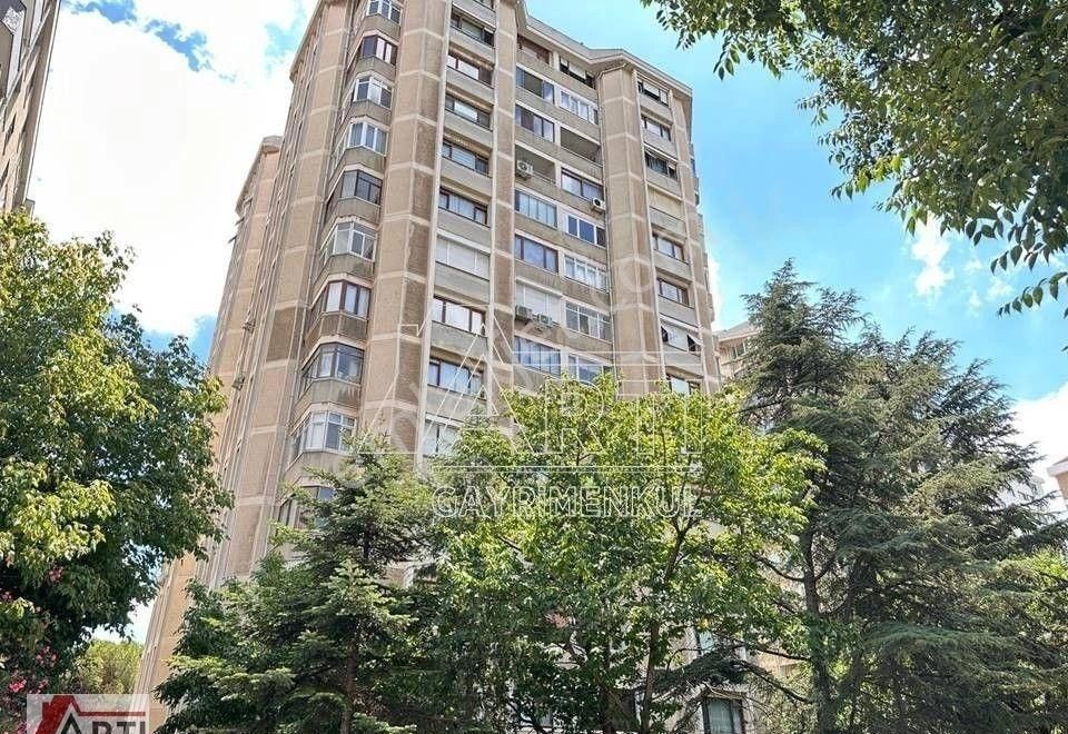 Erenköy Çamlık Sitesinde İçi Yapılı Balkonlu 3+1 Kiralık Daire