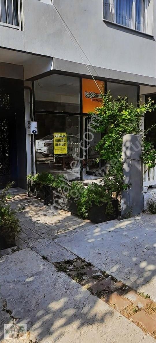 Konumu Güzel İçi Yapılı Dükkan
