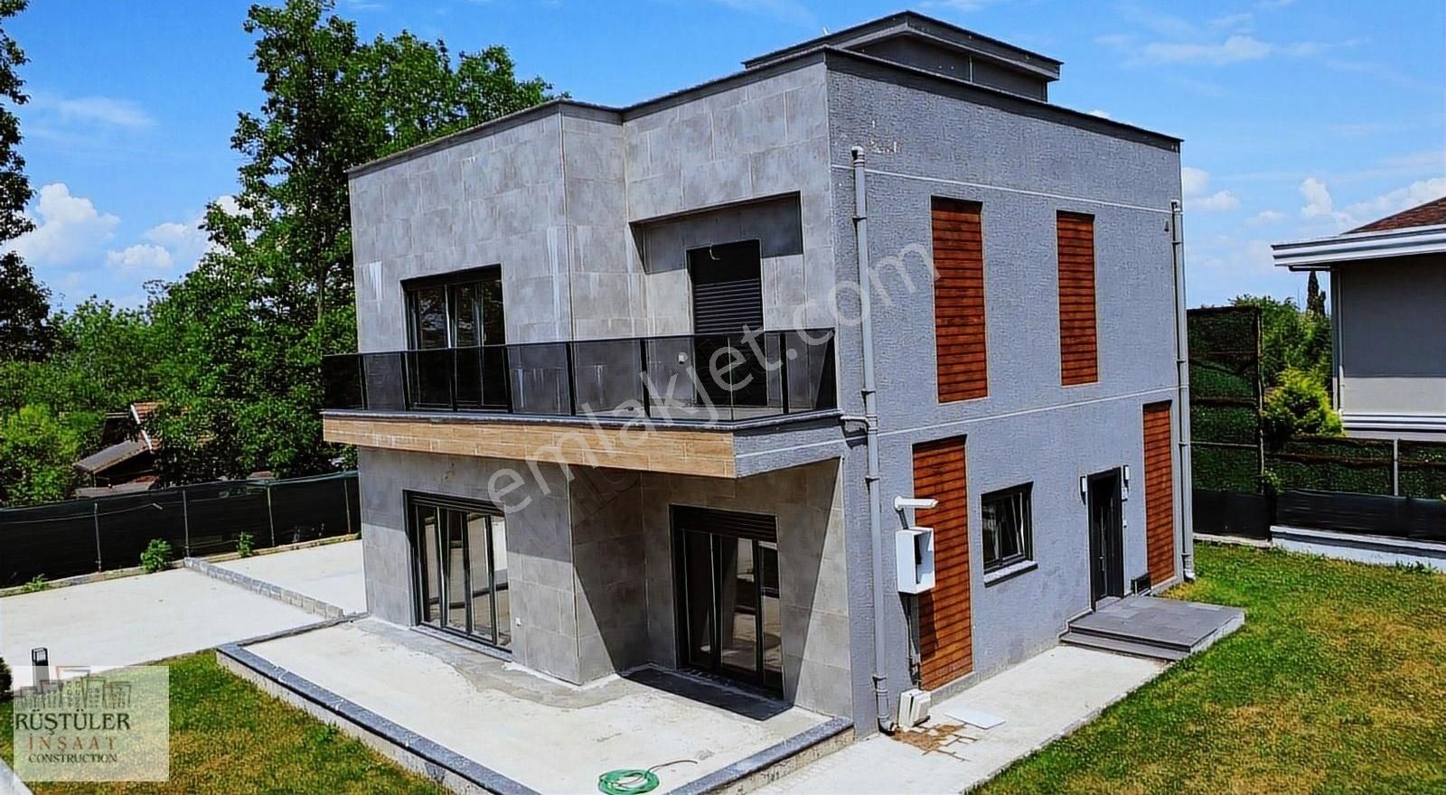 Kırkpınar Tepebaşında Göl Manzaralı Villa