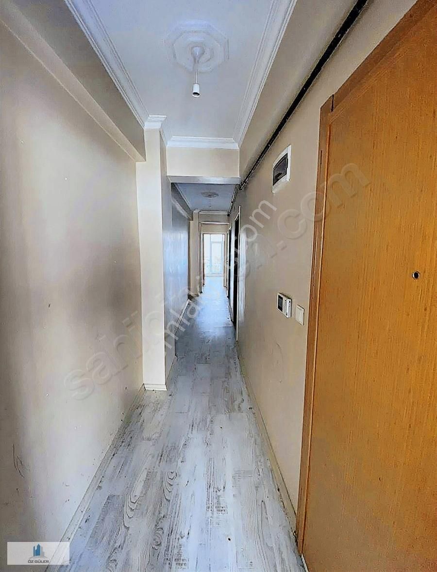 Öz Güler Gayrimenkul'den Merkezi Konum 3. Kat Kiralık 1.5+1