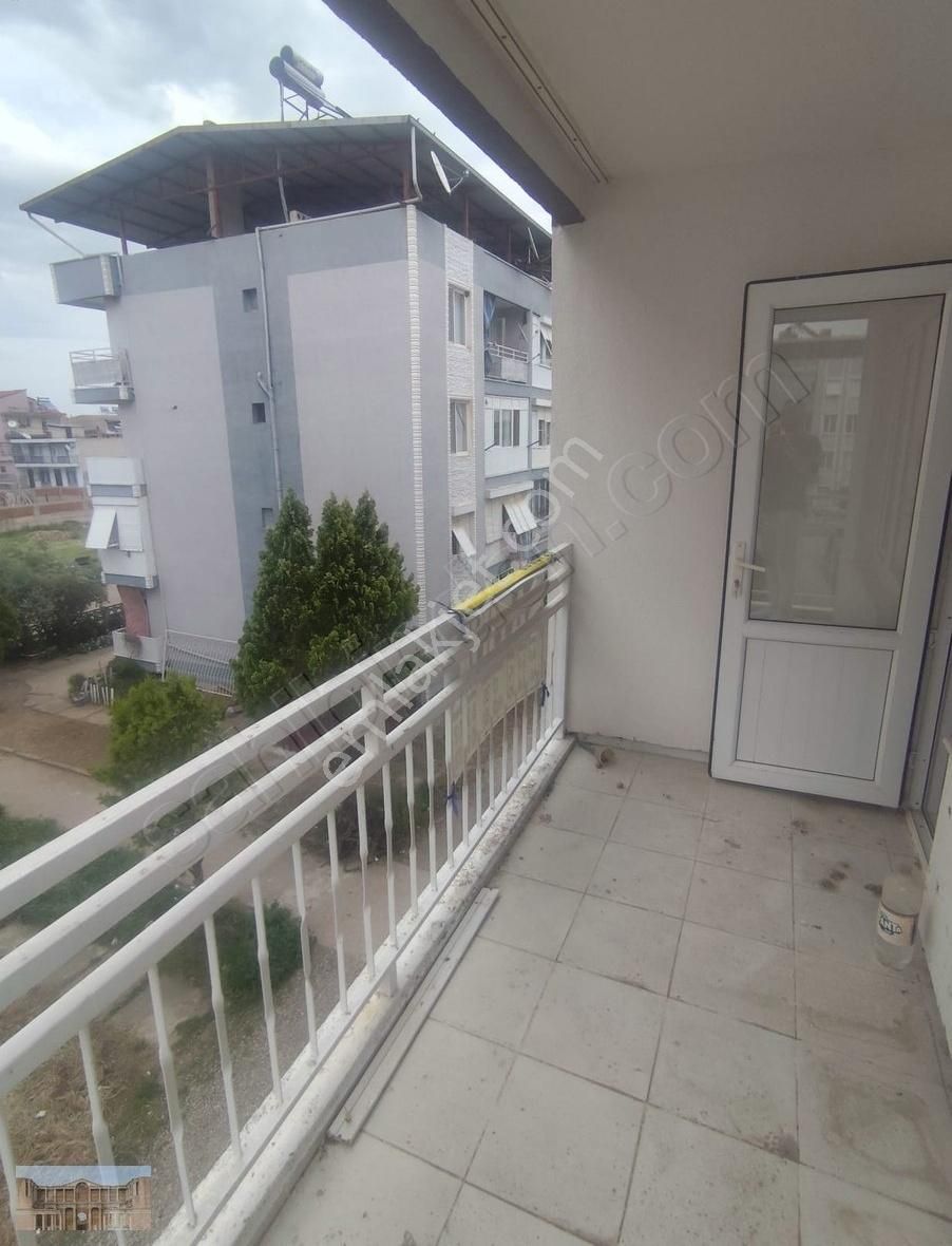 Satılık Sart Mahallesinde 2+1 100 M2 Fırsat Ara Kat Daire