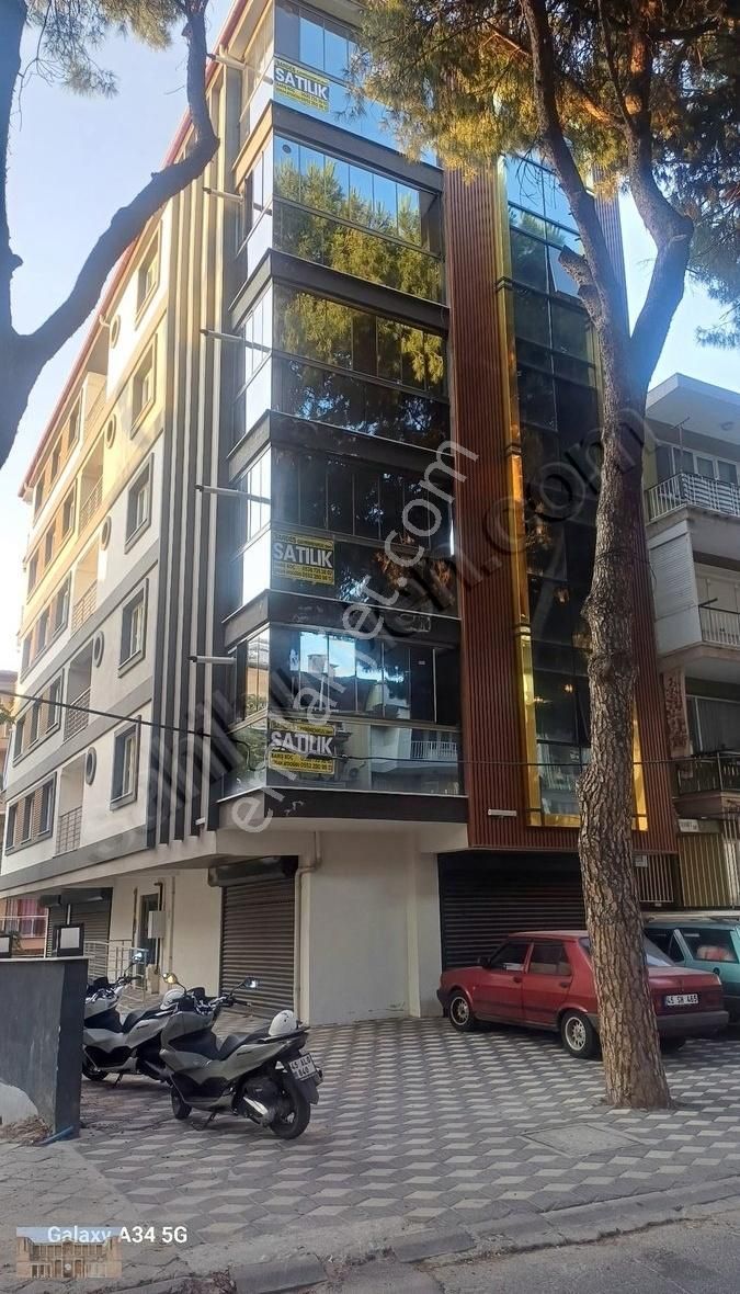 Satılık Namık Kemalde 2+1 85 M2 Doğalgazlı Özel Otoparklı Daire