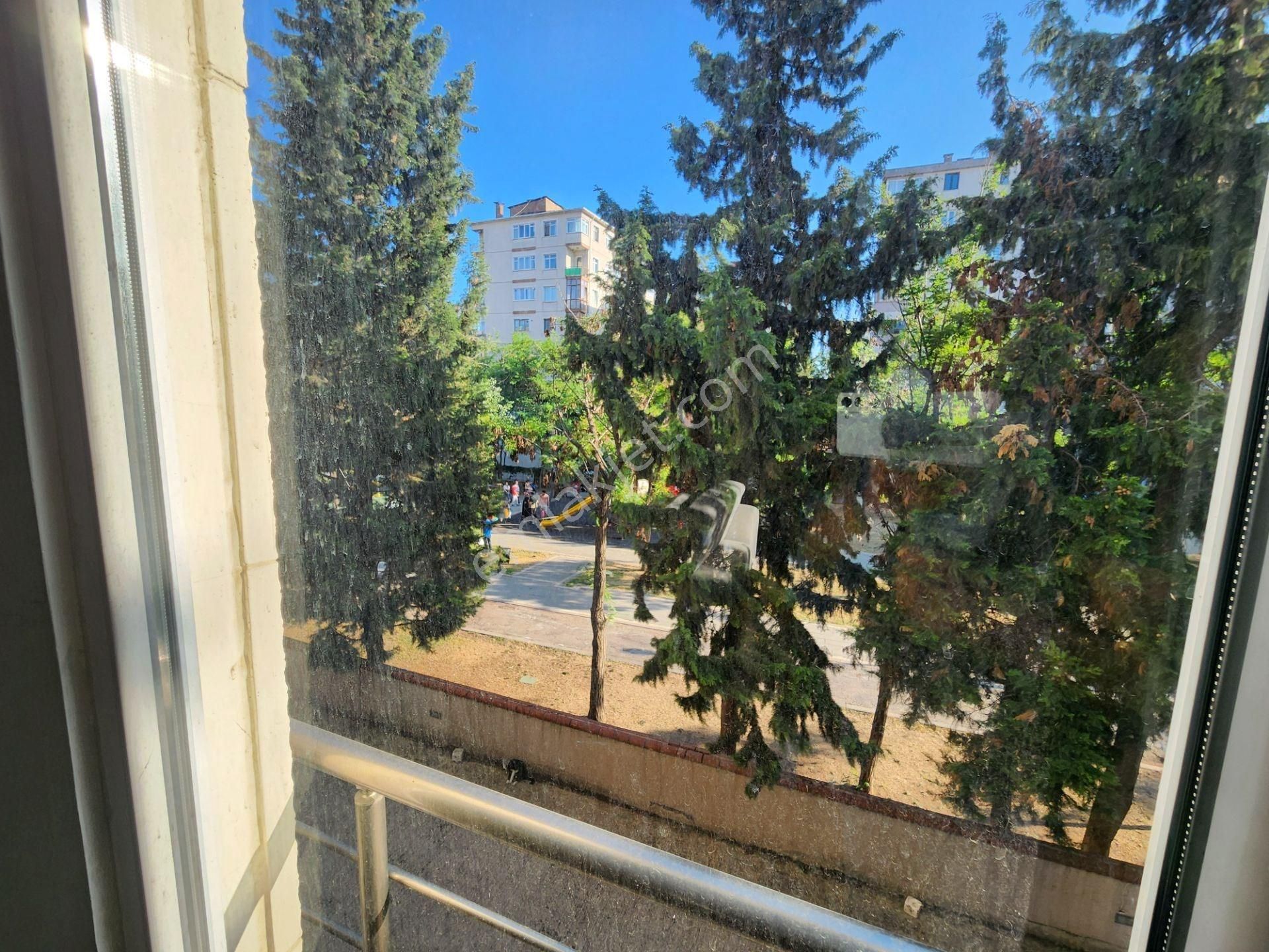 İçerenköy Parkı Manzaralı Yeni Binada Katta Tek Ebeveyn Banyolu Kapalı Otoparklı Kiralık 4+1 Daire