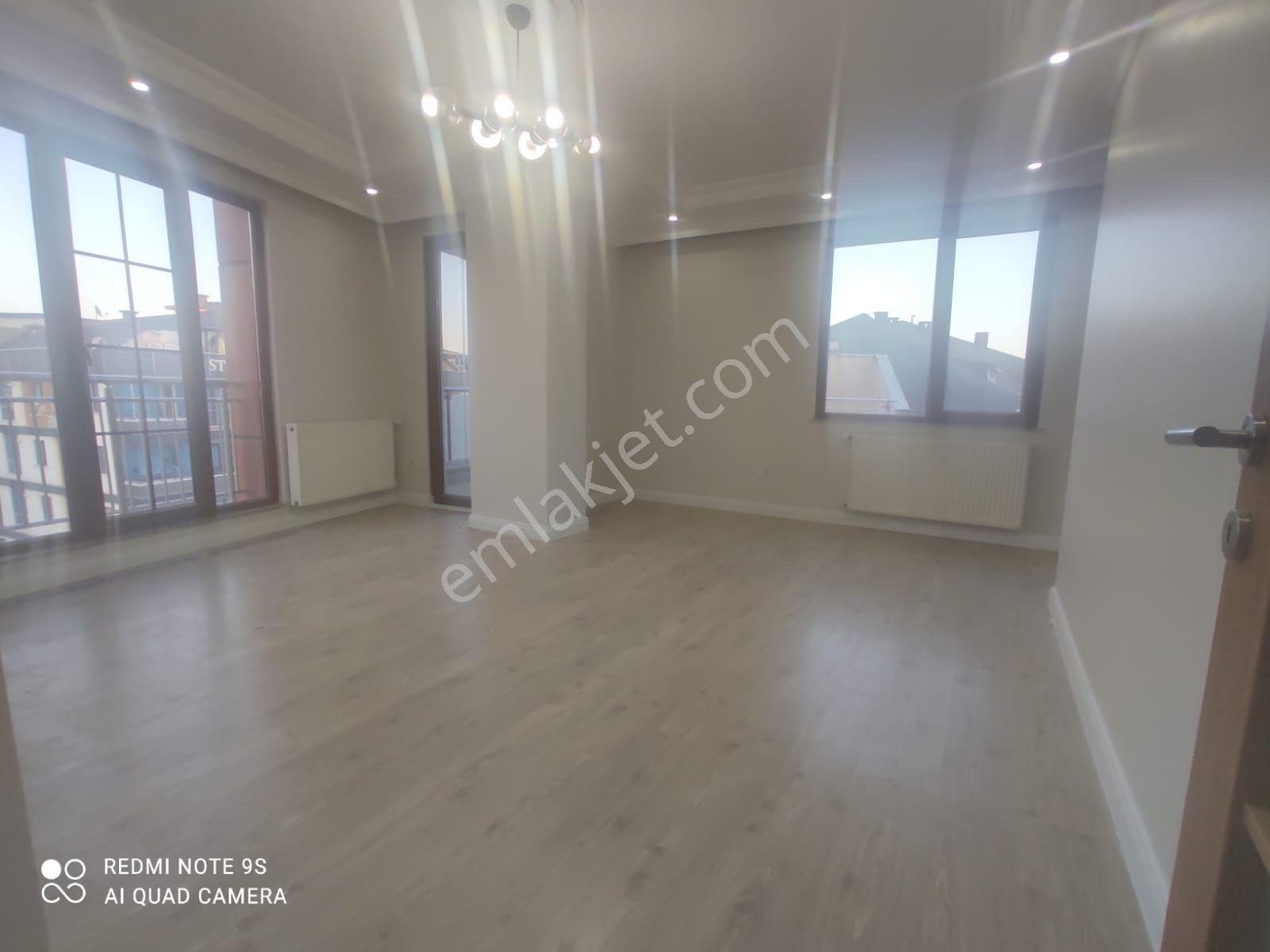 Beylikdüzü Kavaklı Merkezde 2+1 Satılık Daire