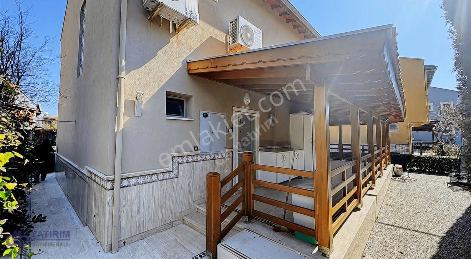 Seferihisar Doğan Beyde Site İçinde 355 M² Lüks Yazlık!
