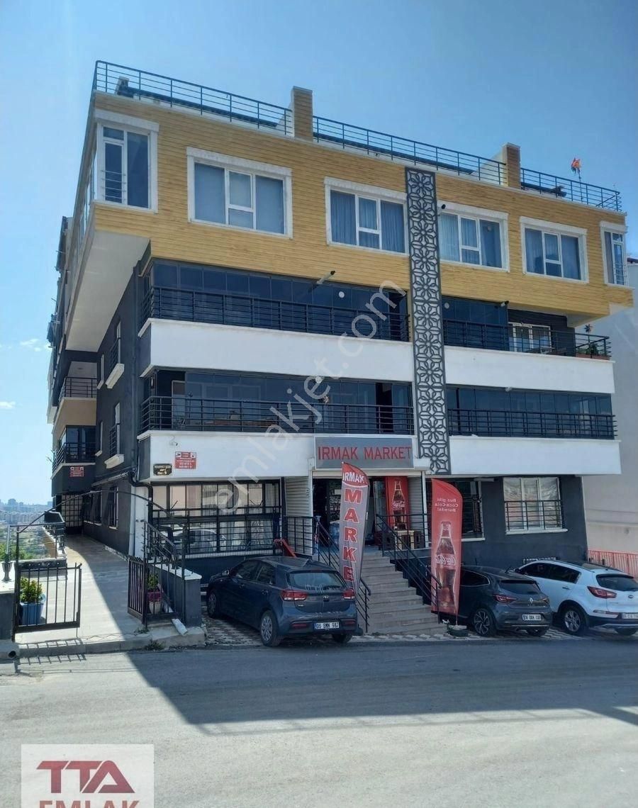 Akdere Mutlu Mahallesinde Teraslı Satılık 3+1 Daire