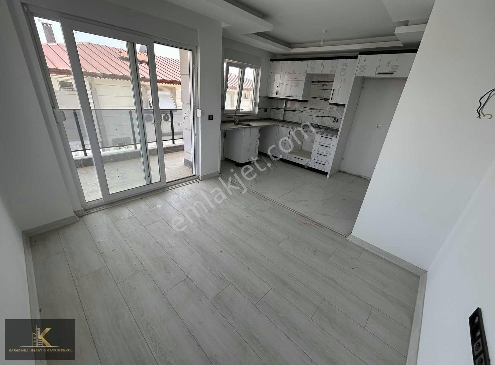 Antalya Döşemealtı Yeniköyde Satılık 1+1 Sıfır Daire