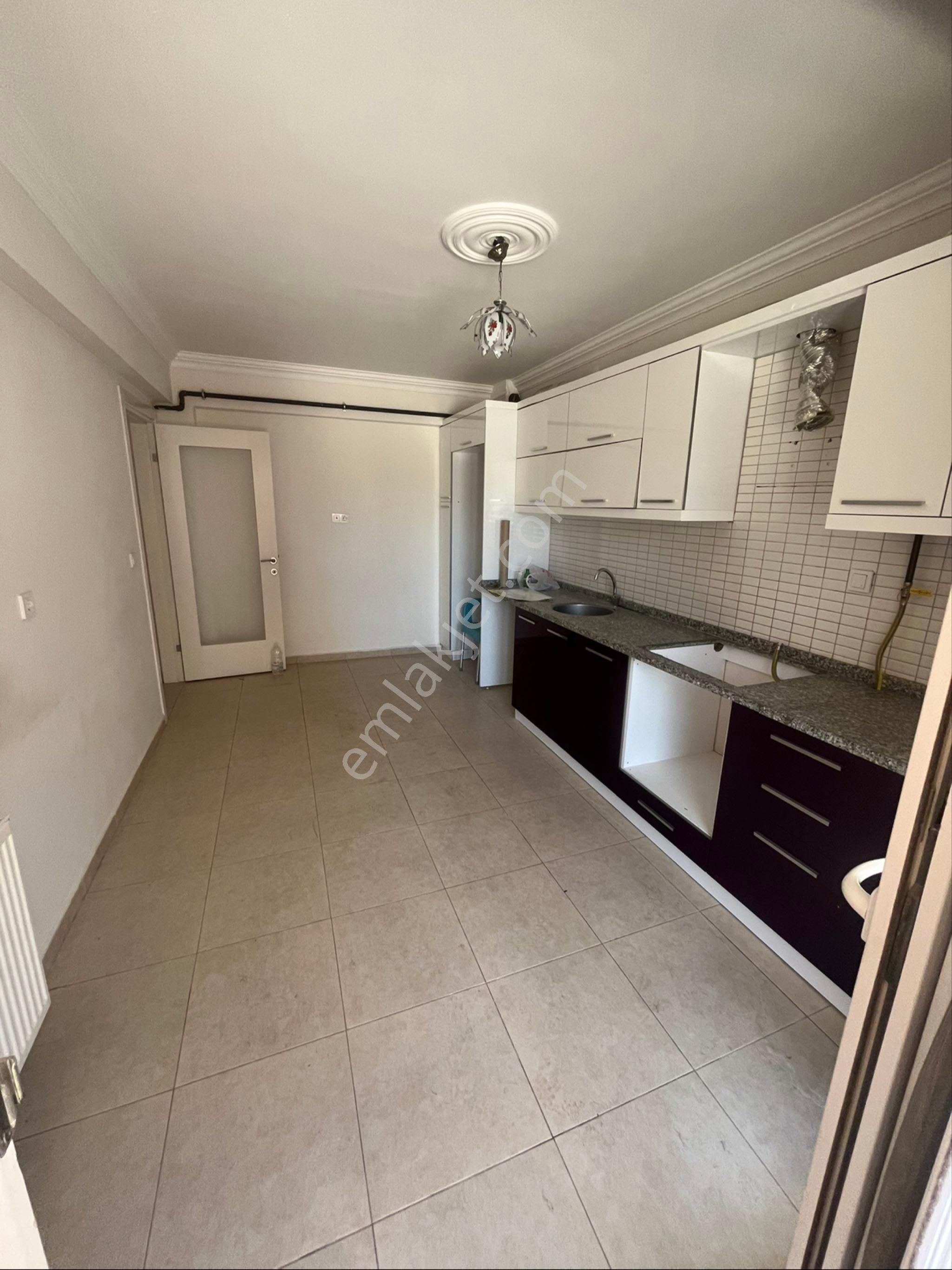 Yeni Mahallede 3+1 Doğalgazlı Kiralık Daire