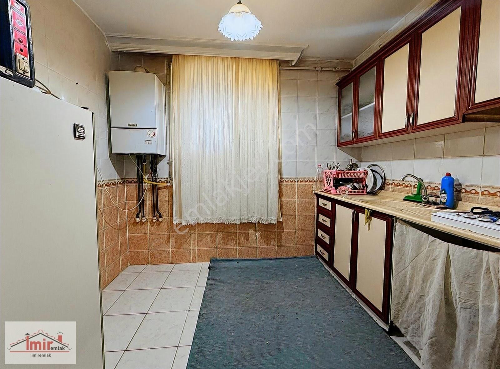 İmir Emlak Ofisinden 2+1 Beşyol Göbek Yakını Acil Satılık Daire