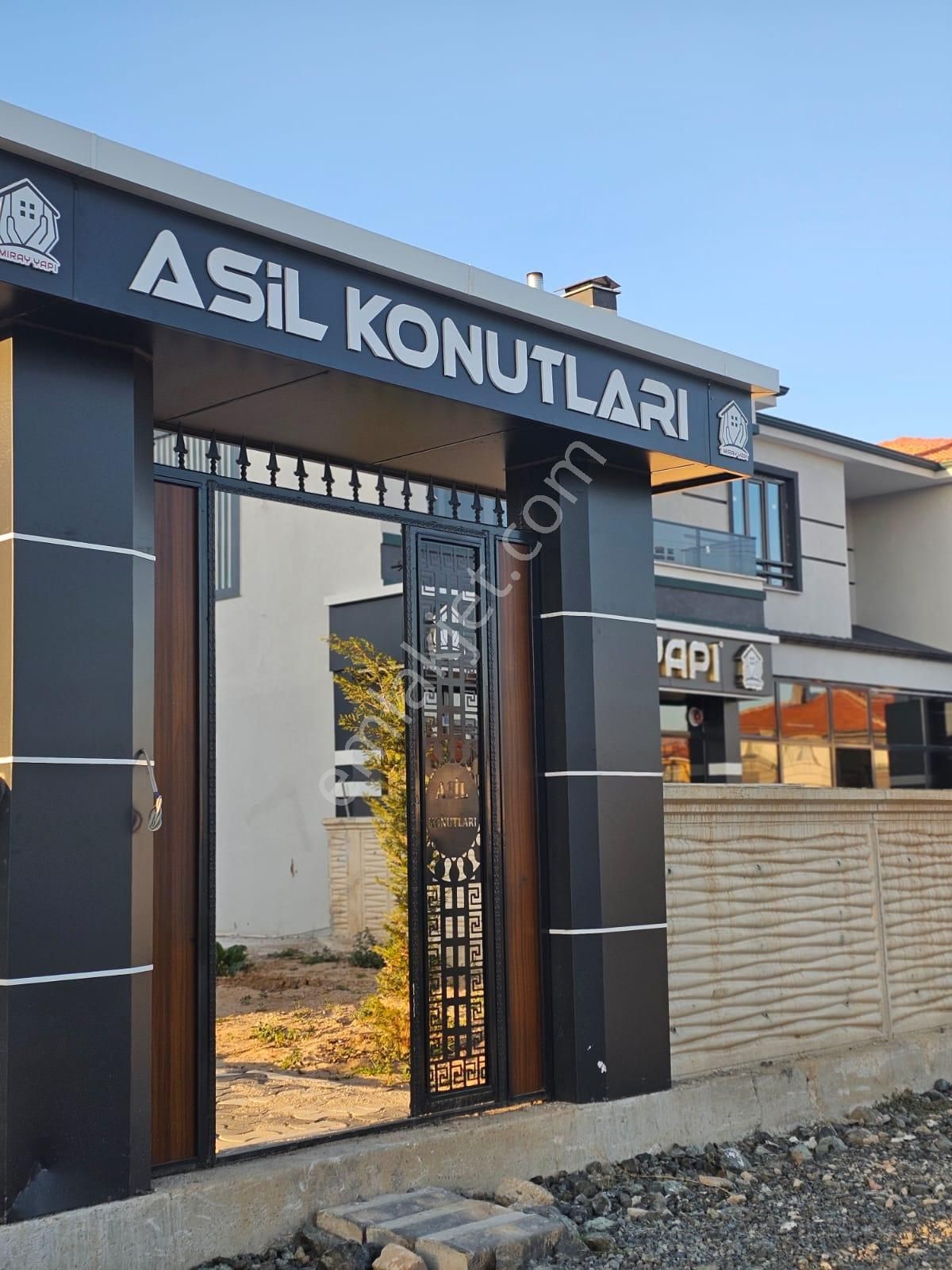 Meram Bahçeşehir'de Hasanköy Caddesi Üzeri 2+1 Satılık Sıfır Lüx Daire