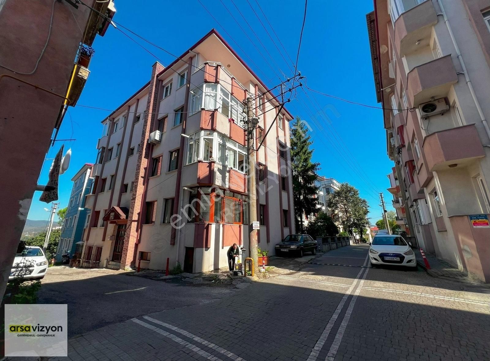 Merkez Arifler Sokağı,kırtepe Mahallesinde 165m² 3+1 Daire