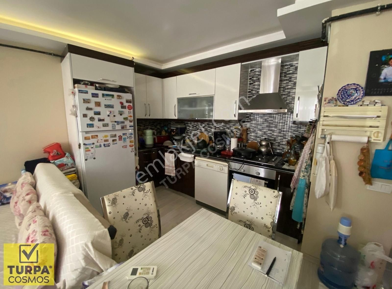 Gaziemir Merkez'de 2+1 Ebeveyn Banyolu Balkonlu Doğalgazlı Daire