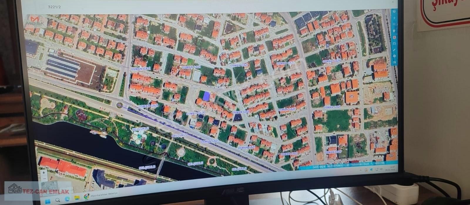 Uydukentte 301 Lik Çok Güzel Konumda Arsa