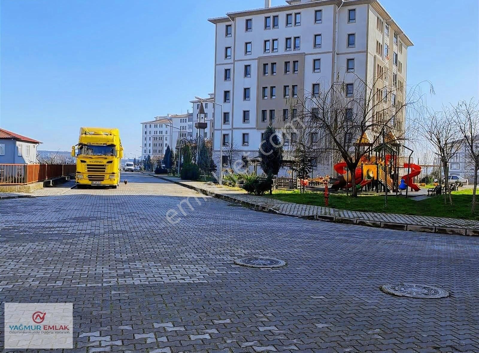 Yağmur Emlak'tan Toki'de Satılık Ara Kat 2+1 Daire