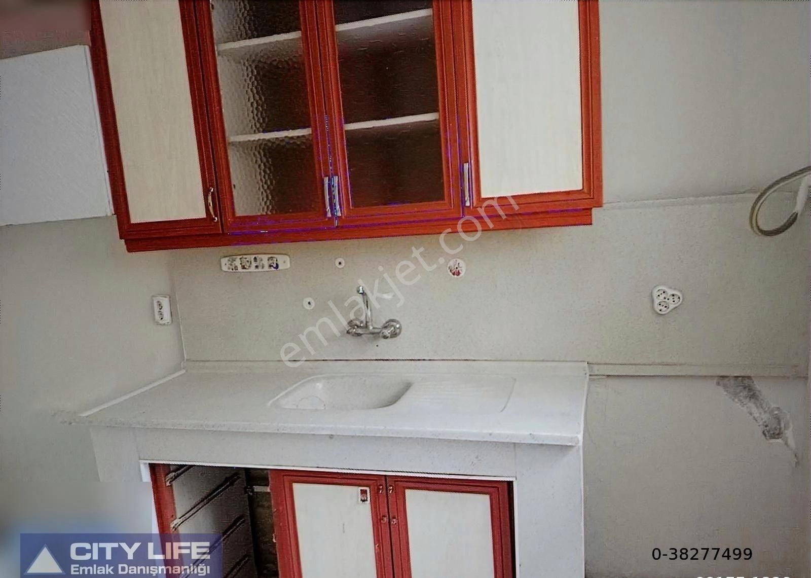 Reşadiye Mahallesi'nde Satılık Yarı Bodrum Depo Tapulu 3+1 Daire - Görsel 13