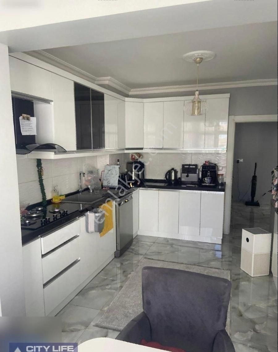 Muhittin Mahallesi'nde Satılık Son Kat 3+1 150m2 Daire