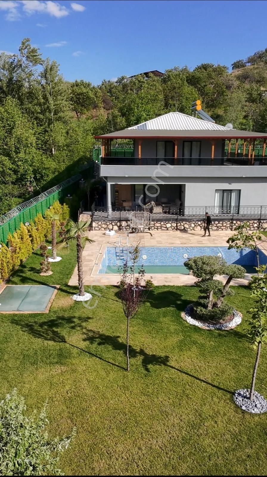 Epa Öz Yaşamdan Gündüzbeyde Göz Alıcı Villa