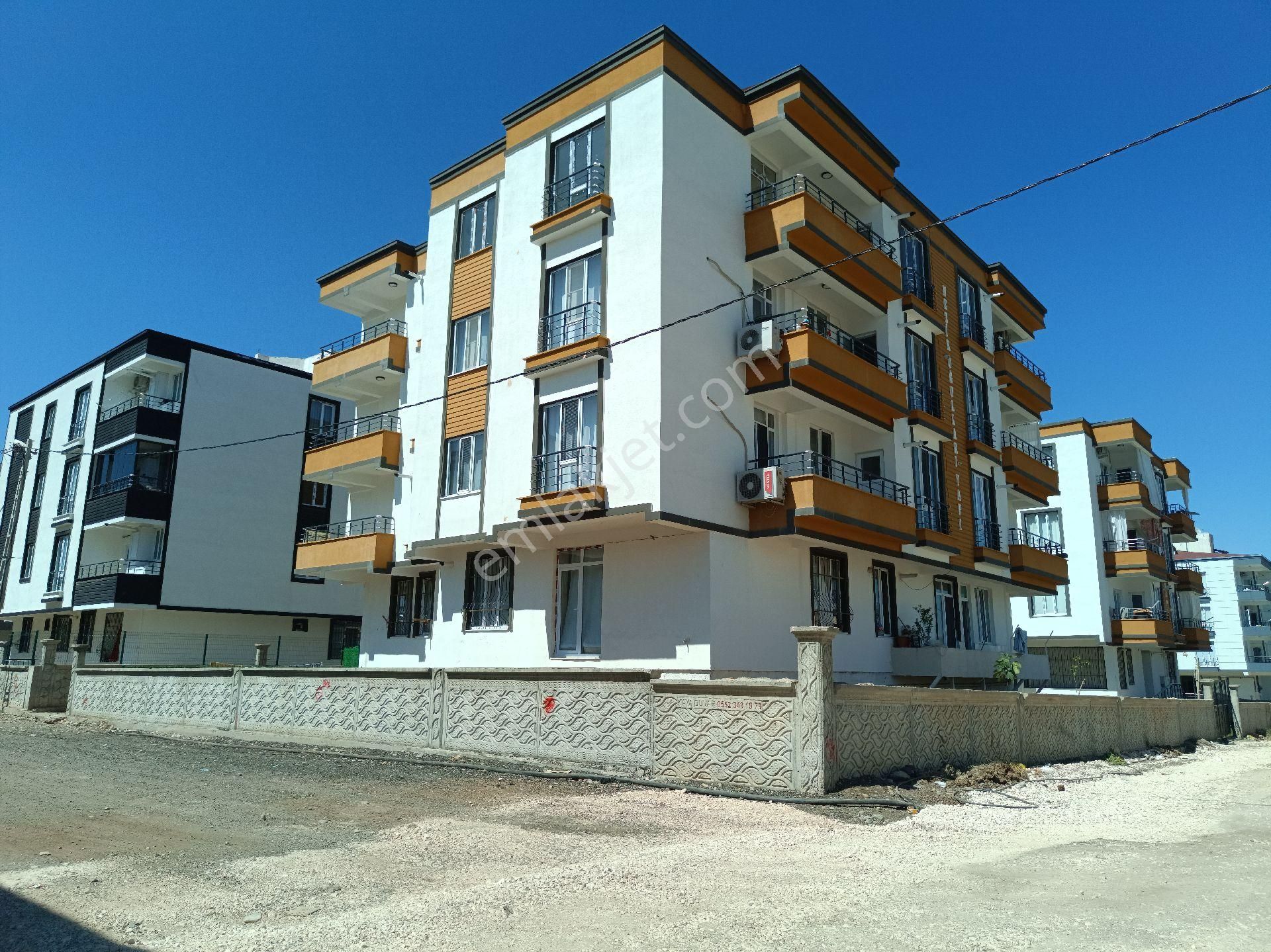 Yenişehir Emlak'tan Abonekleri Ödenmiş Kombisi Takılı Satılık 2+1 Daire