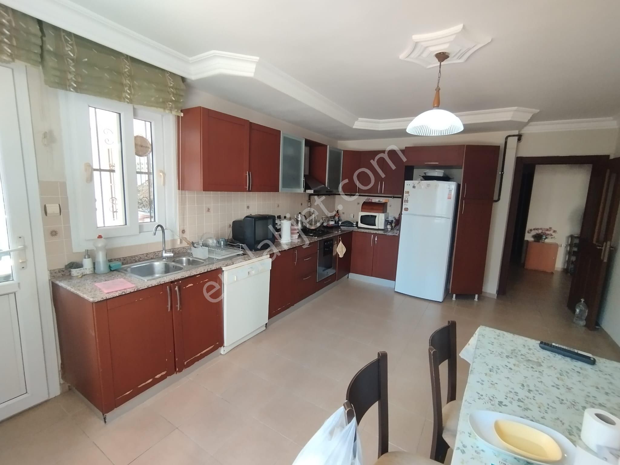 Torosda Sitede 4+1 Kapalı Mutfaklı Teras Balkonlu 2 Banyolu Doğalgazlı Ekstralı