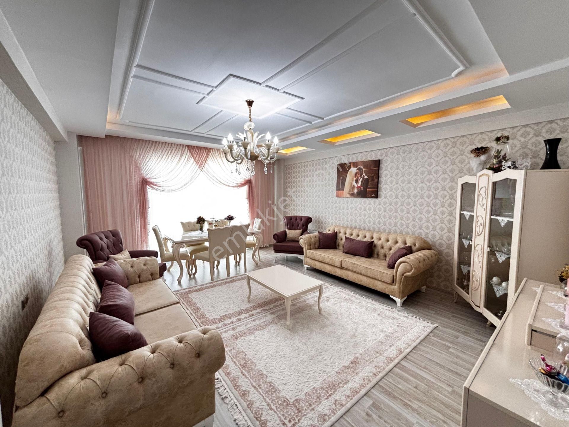 Bağcılar Göletli Park Manzaralı Lüks 3+1 Daire