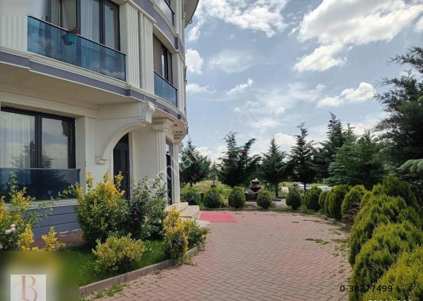 İncek Venüs Residence'de Eşyalı Satılık 1+1 Daire