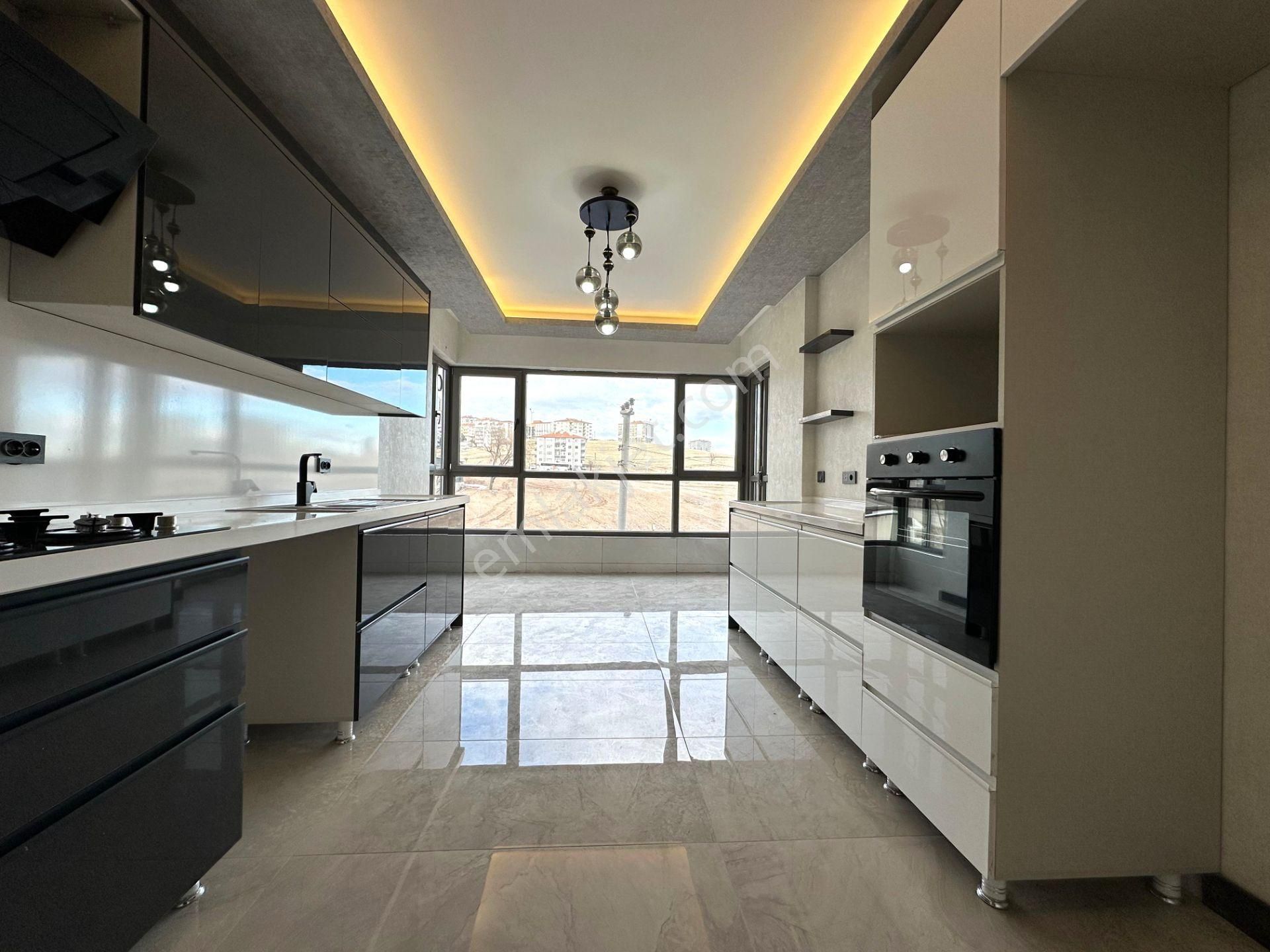 Çiftçioğullarından Site İçerisinde Asansörlü K.otoparklı G.odalı Geniş 4+1 Daire