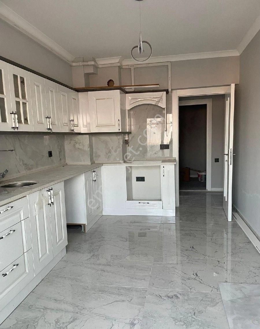 Manisa Akhisar Hürriyet Mah. Satılık 3+1 Daire 3.000.000tl