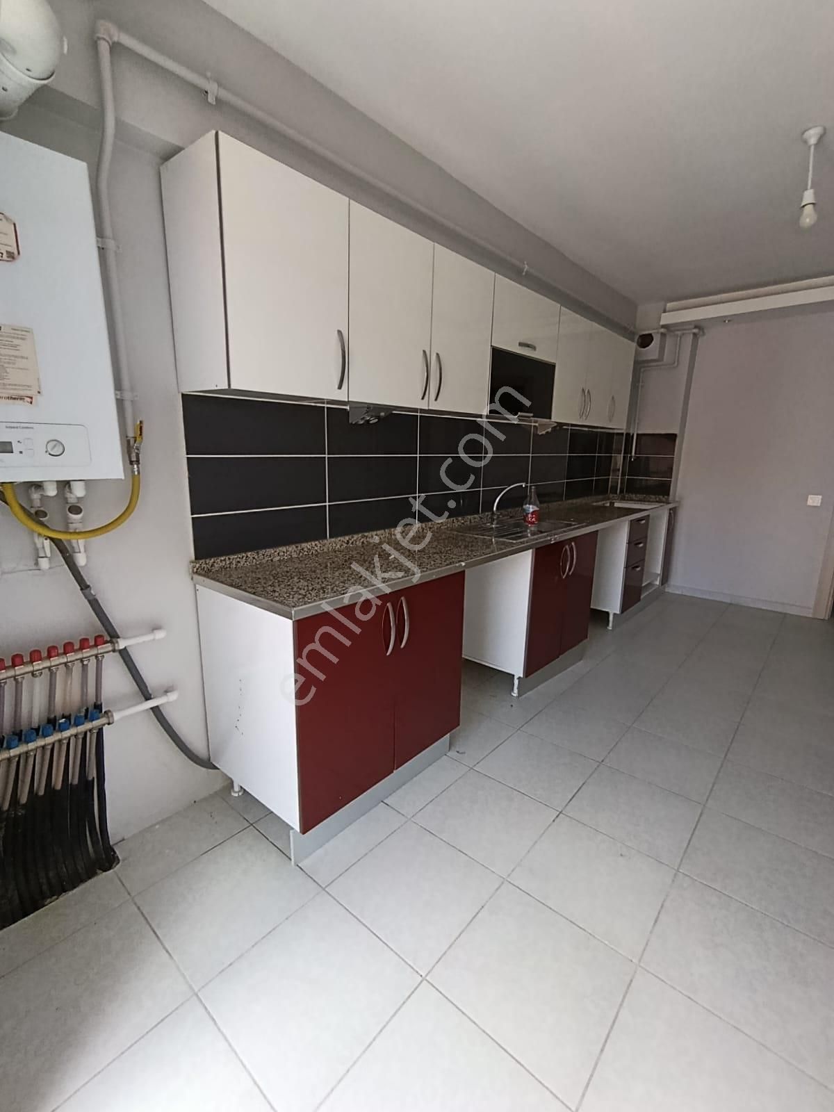 Çamlıca Mahallesinde Satılık 3+1 Daire