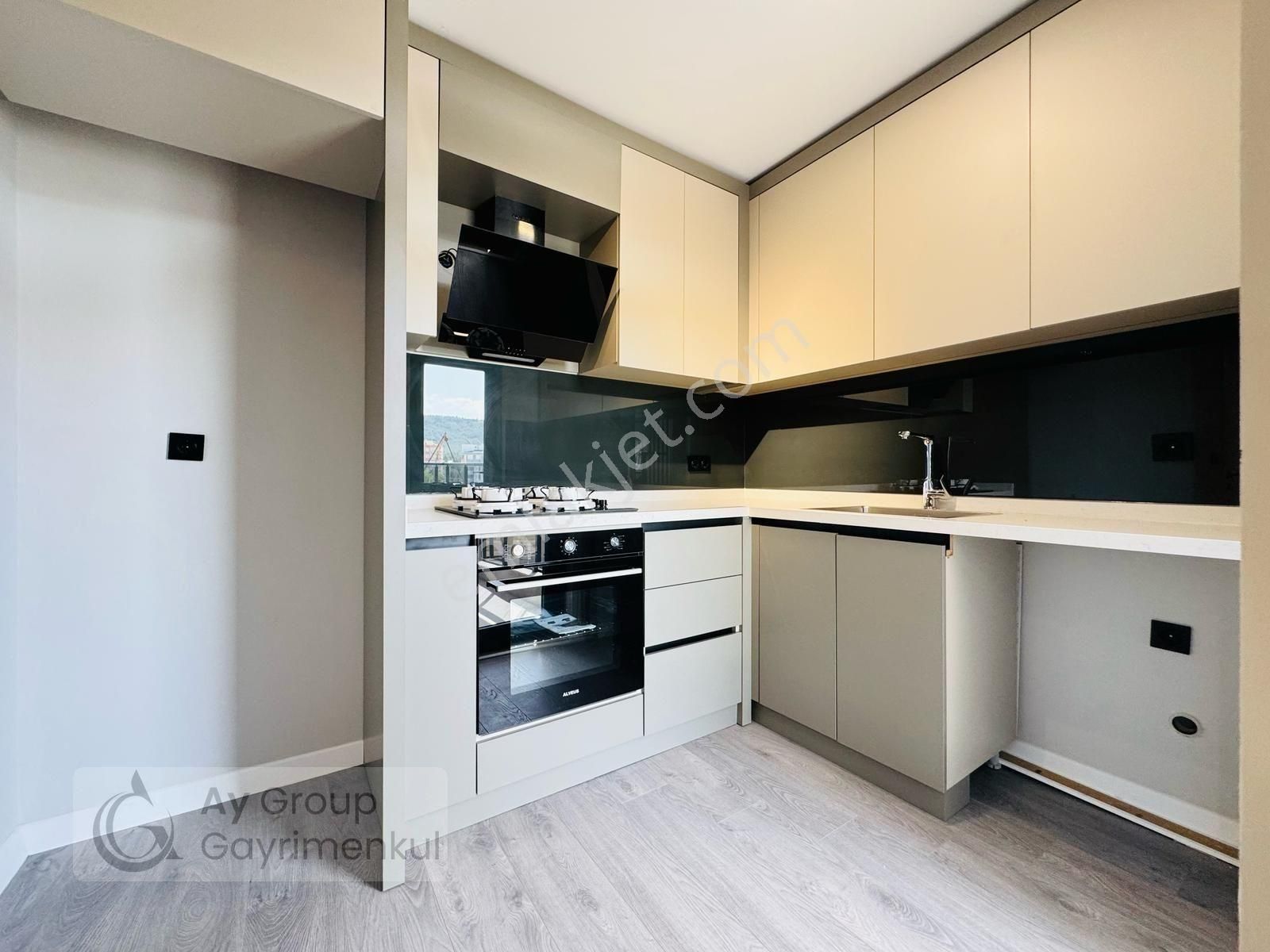 Antalya Varsak Alttan Isıtma & Özel Mimari & Elektrikli Panjur & Geniş Lüks 1+1