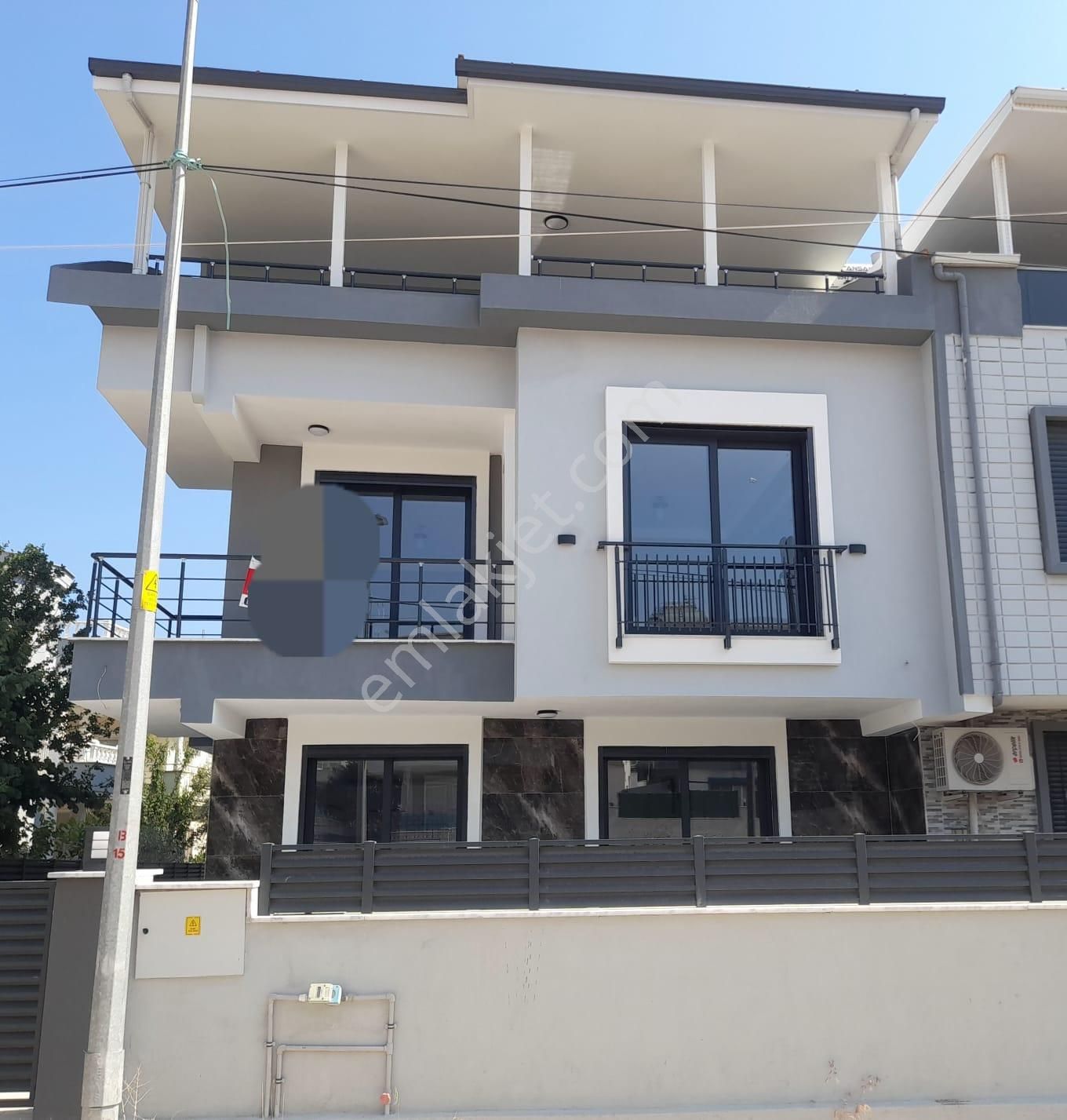 Didim Efeler Mahalesinde Satılık Havuzlu 3+1 Sıfır Villa